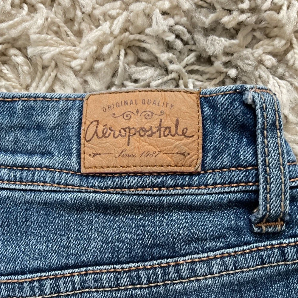 Aeropostale Boyfriend Denim Shorts Womens 00 Distressed Raw Hem Medium‎ Wash